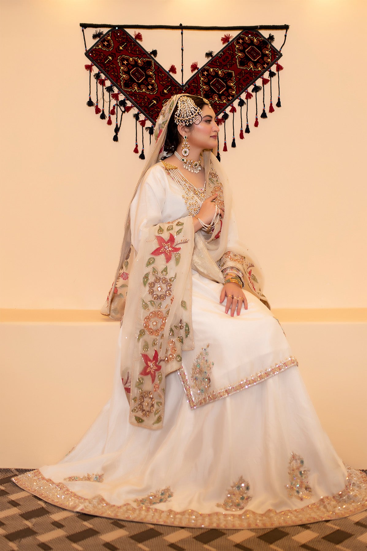 Aaina - Pearl White